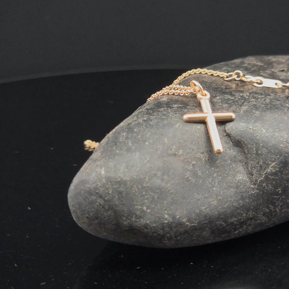 Polished Cross Pendant Necklace in 14k Gold